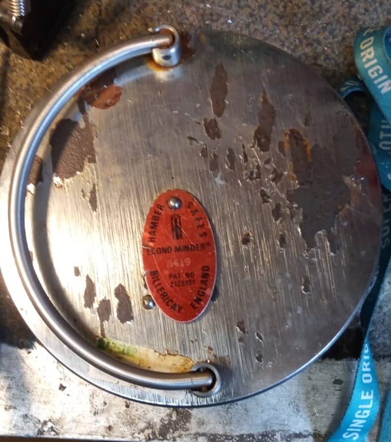 Safe lid for under floor safe
